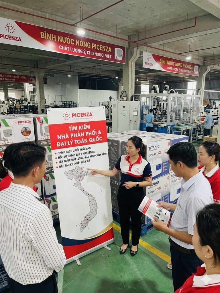 Quý đối tác, đại lý tới thăm quan nhà máy Picenza