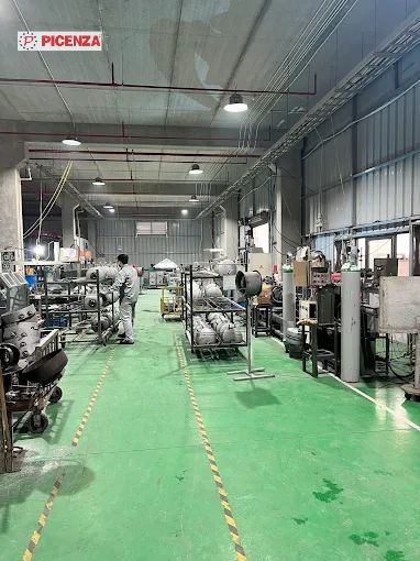 Quý đối tác, đại lý tới thăm quan nhà máy Picenza